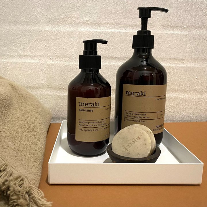 Hvid Kvadratisk Metal Bakke fra by Brorson - Dansk Design