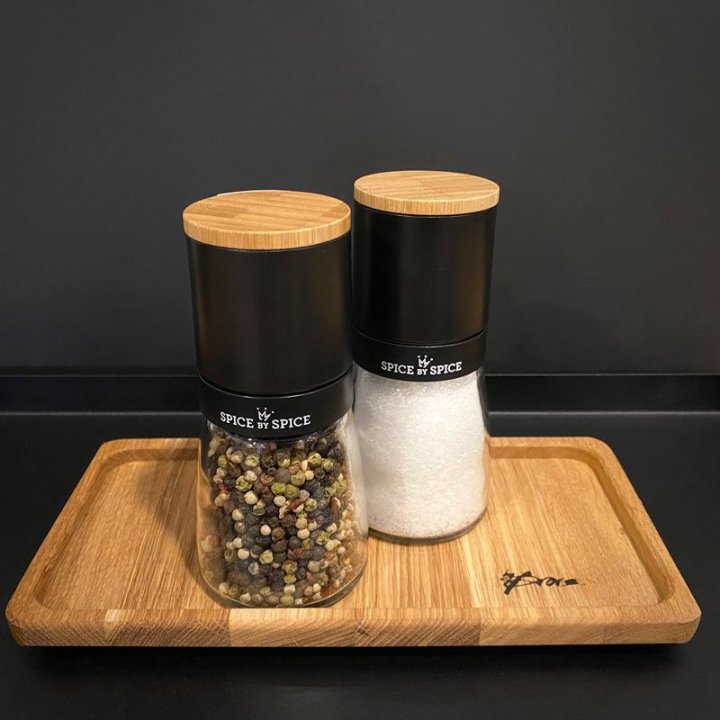 Salt og pebersæt med bakke tilbud