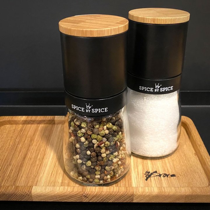 Salt og peberbakke i træ
