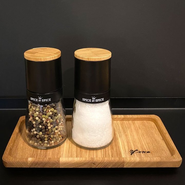 Spice by spice salt og peber på bakke