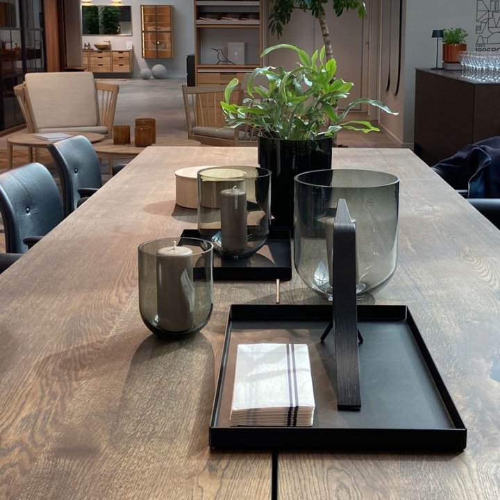 Stor sort bakke tilbud