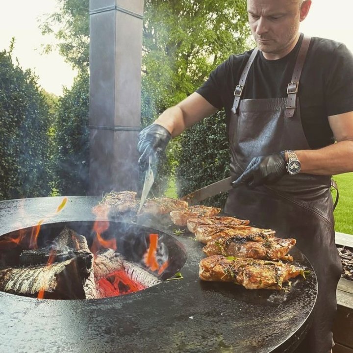 Ofyr grill med stor stegeflade