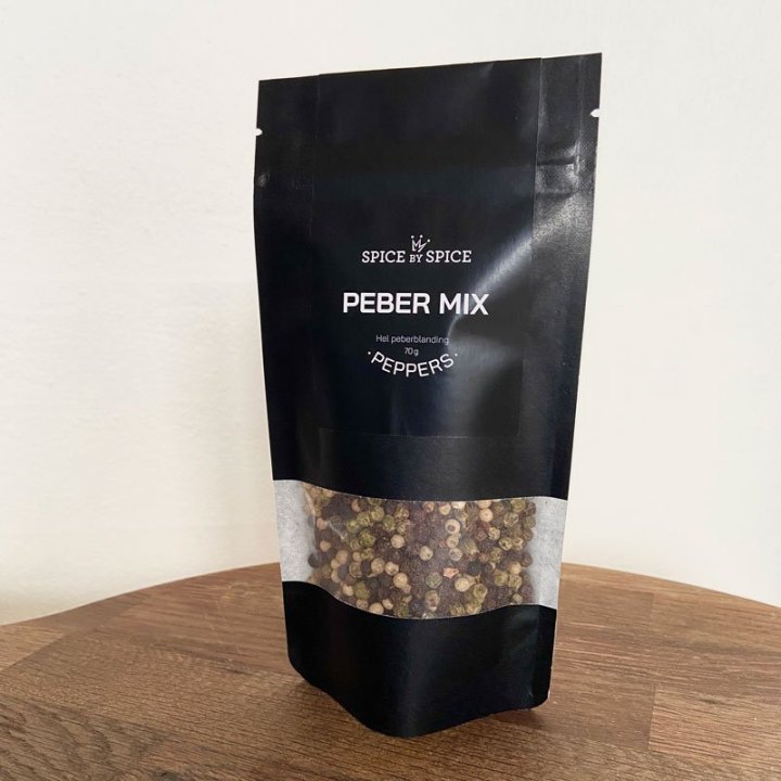 pebermix med sort, hvid og grøn peber