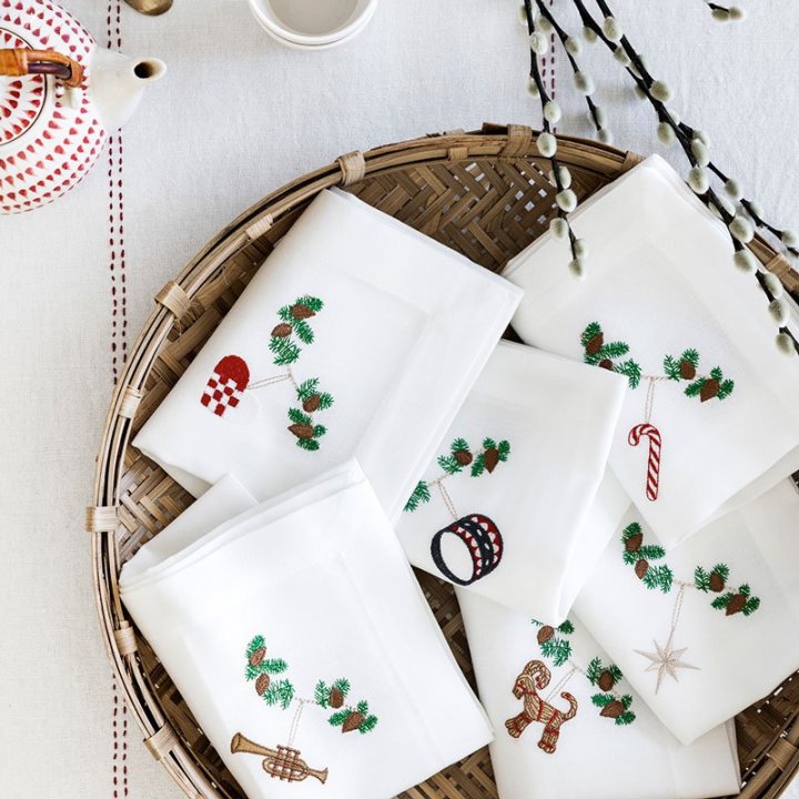 6 juleservietter med broderier